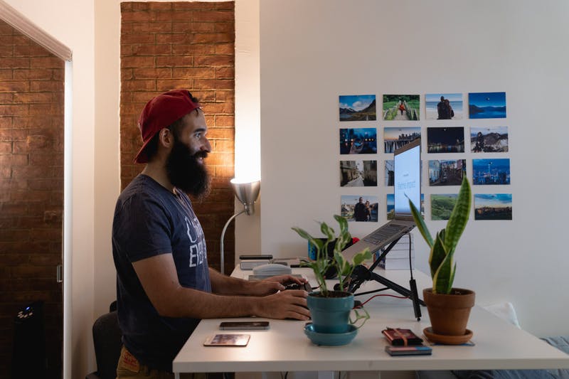 Few Lines on How Standing Desks Motivates You to Do Productive Work