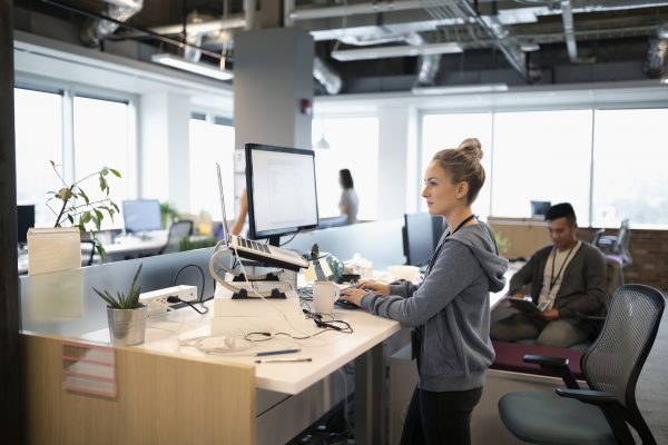 The Benefits Of Adjustable Office Desks And How To Choose The Right One?